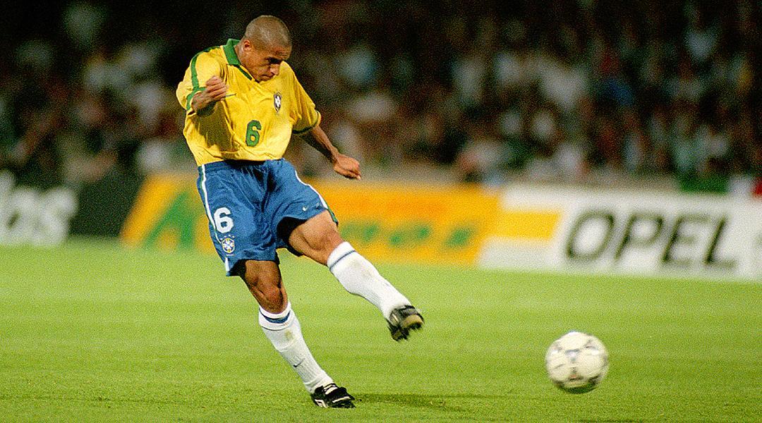 O MELHOR JOGADOR DE CADA SELEÇÃO NOS ANOS 90 