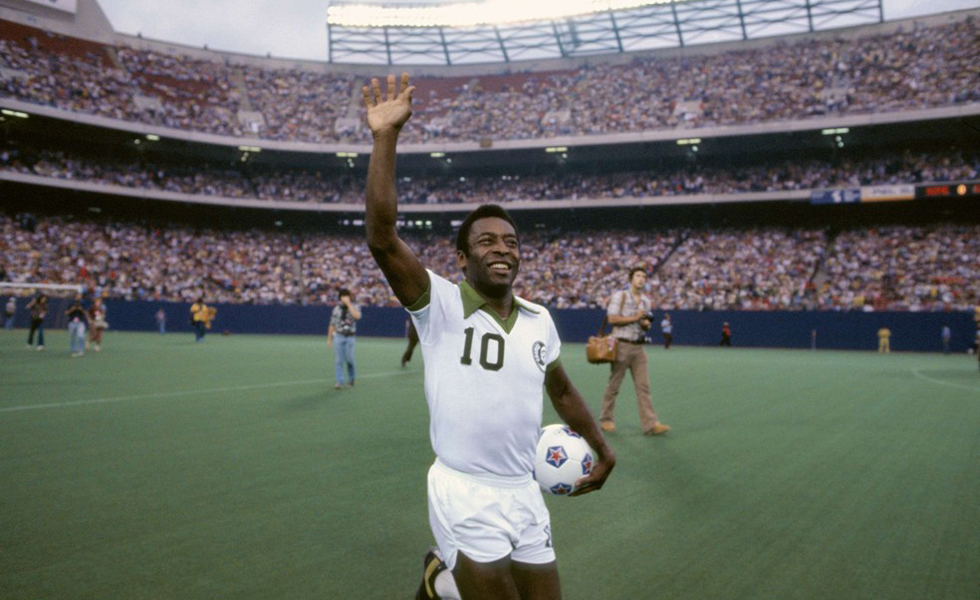 Santos FC e Umbro lançam camisa retrô em homenagem a jogo contra o New York  Cosmos, em 1980 - Santos Futebol Clube