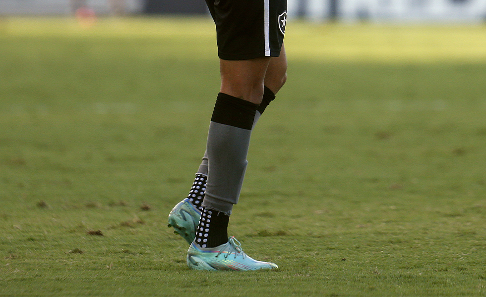 Pés De Jogadores De Futebol Antes De Iniciar Uma Partida Imagem de