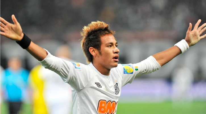 Neymar comemora o primeiro gol do Santos na vitória contra o Kashiwa Reysol, no Mundial de Clubes de 2011. — Foto: Kazuhiro Nogi/AFP — Os 10 maiores jogadores da história do Santos