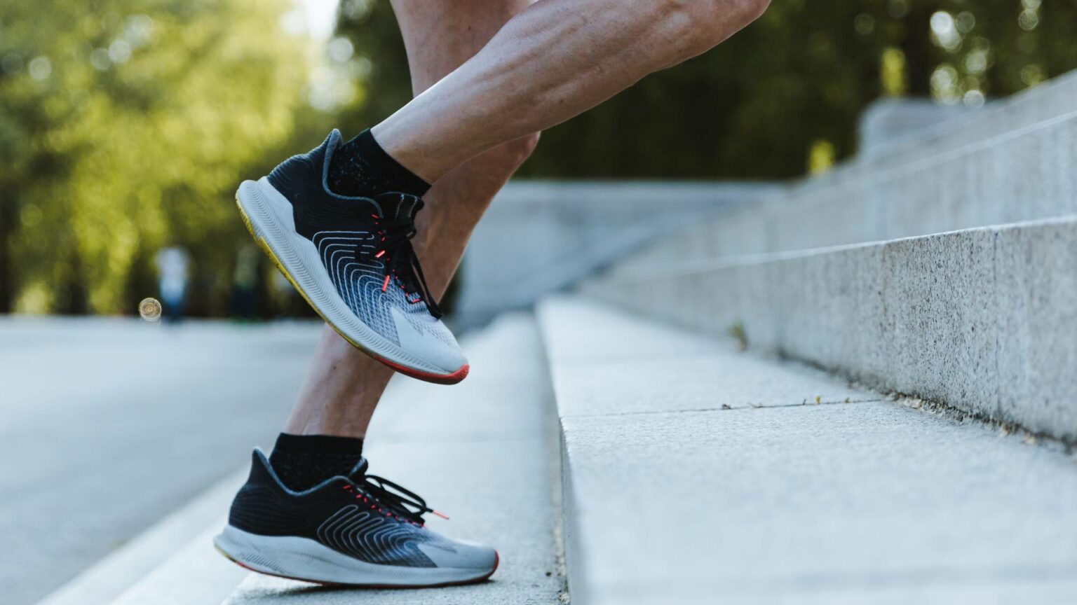 Qual o melhor tênis de corrida para quem tem dor no joelho?